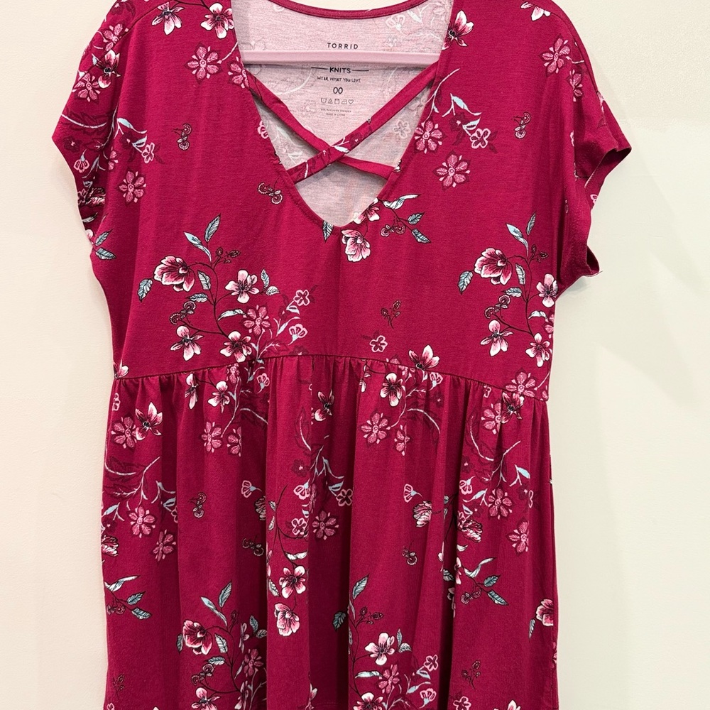 Torrid Women's Floral Red Short Sleeve Top